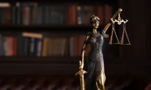 Ile trwa rozprawa w sądzie karnym? Zaskakujące czynniki wpływające na czas