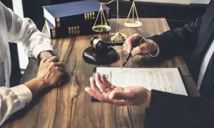 Radca prawny co robi? Odkryj kluczowe obowiązki i zadania