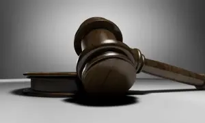 Apelacja wstrzymuje wyrok? Cywilne vs karne - kluczowe różnice