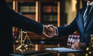 Jak zwracać się do prawnika, aby uniknąć faux pas w komunikacji