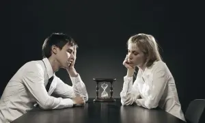 Ile czasu od złożenia pozwu do rozprawy? Sprawdź, co wpływa na terminy