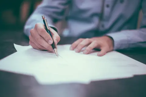 Jak uzasadnić wniosek o adwokata z urzędu, aby uniknąć kosztów?