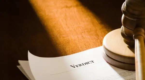 Wyrok nieprawomocny – co to jest i jakie ma konsekwencje?