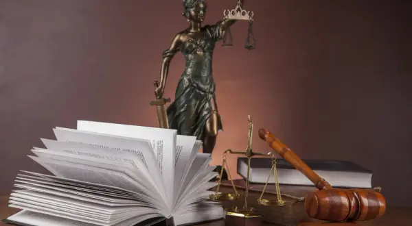 Kancelaria prawna czy prawnicza – jakie są kluczowe różnice?