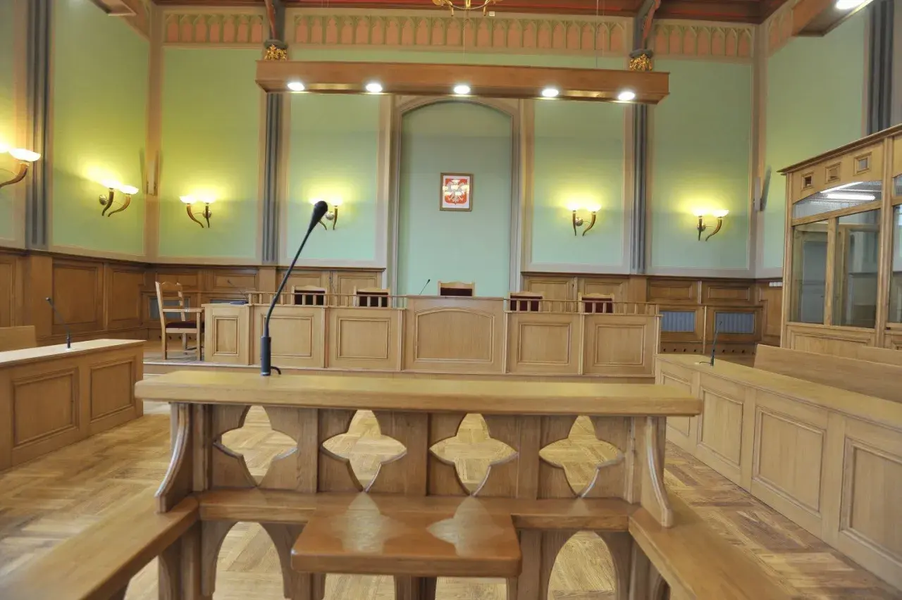 Sala rozpraw kto gdzie siedzi - poznaj tajniki układu miejsc w sądzie